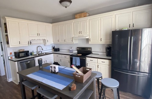 Lake Oconee House | Sunset Cove Too. Private lakeside cottage on Lake Oconee