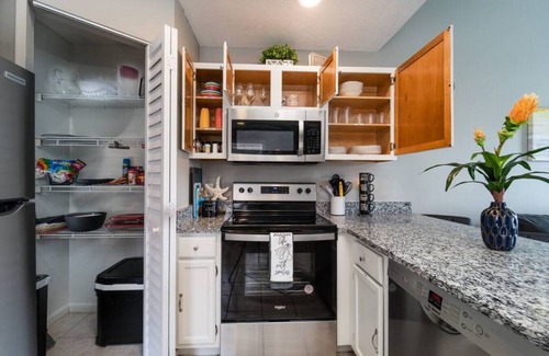 Gulf Lagoon Beach House | Sunset Dreams King Bed 5 Min Walk to Beach!