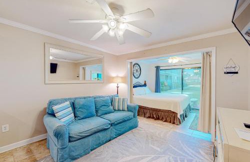 Navarre Beach Hotel | Sunset Harbor Palms 2 102 Luzviminda Cove