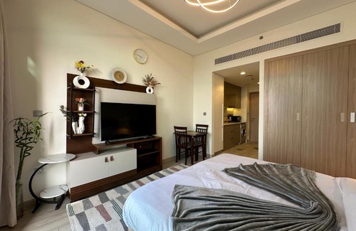 Jadaf Apartment | Sunset Haven Chic Creek Studio