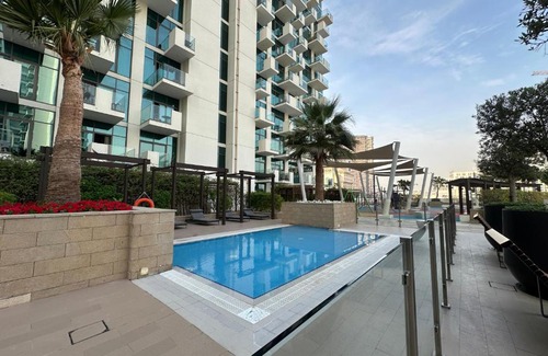 Jadaf Apartment | Sunset Haven Chic Creek Studio