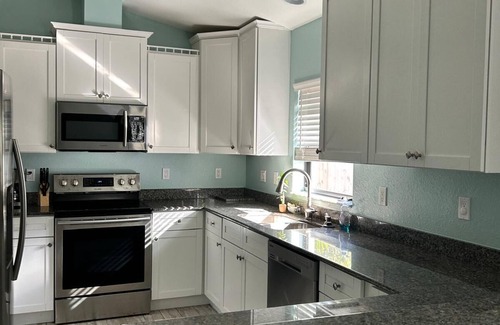Sunset Park House | Sunset Hideaway - Located near the River District