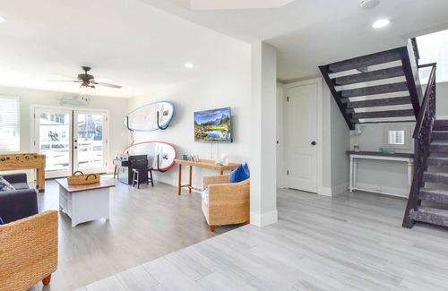 Sunset Beach House | Sunset Island 3 Level Home on the Water sleeps 10
