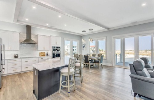 Navarre Beach House | Sunset Island Villa: Gorgeous large 5 bedroom beach home located directly on the sound! Sleeps 10