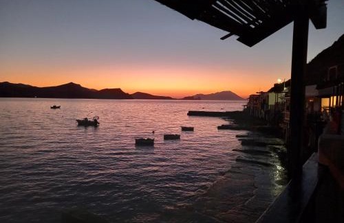 Tripiti House | Sunset Klima Boathouse