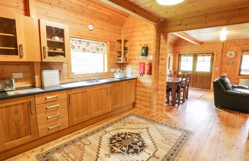 Llanbedr Cottage | SUNSET LODGE 6, family friendly, with open fire in Llanbedr