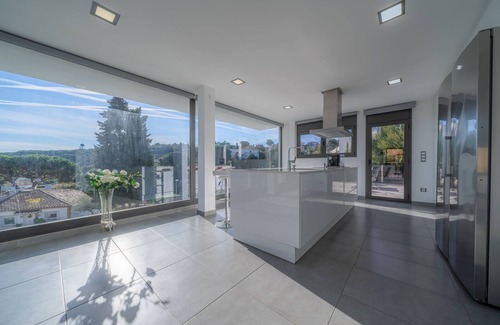 Condado del Jaruco Villa | Sunset Lux House - Ideal for families in Residential Area & Aircon