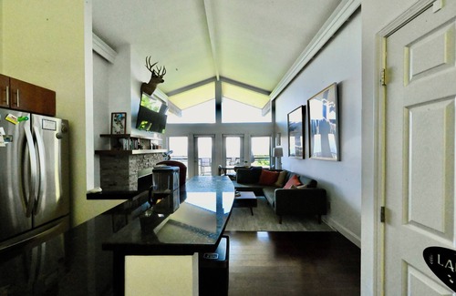 Bryson City House | Sunset Peaks Luxe Mtn Escape + HotTub & Pool Table