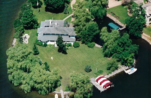 Deephaven House | Sunset Point Cottage on Lake Minnetonka
