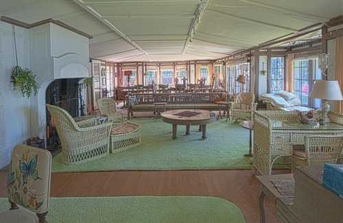 Deephaven House | Sunset Point Cottage on Lake Minnetonka