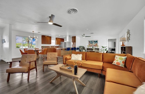 Paradise House | Sunset Royale - The Ultimate Vegas Getaway