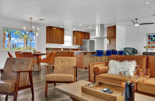Paradise House | Sunset Royale - The Ultimate Vegas Getaway