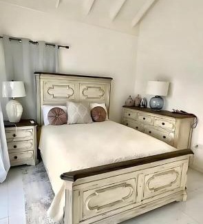 Orange Bay House | Sunset Serenity 2BR Oceanview Beach & Pool Access