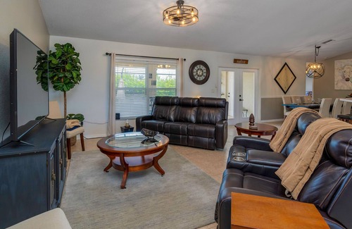 South Gulf Cove House | "Sunset Serenity" 5-bed 3-bath, (2 ensuite) home w/ Heated Pool, sleeps 10