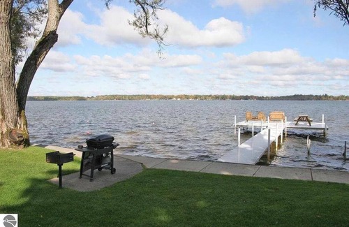 Cadillac Condo | Sunset Shores Resort Lake Cadillac Mi. Waterfront 2-bedroom 2 bath condo.