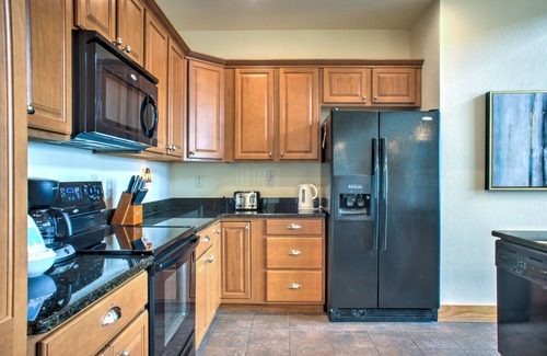 Wolf Laurel House | Sunset Summit | Mountain Retreat Next to Hatley Pointe Ski Resort | Hot Tub