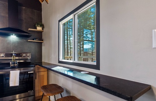 Logan Cabin | Sunset Valley Lodge + Hot Tub I Private Trail