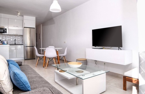 Costa Teguise Ski Chalet | Sunset View: modern, pool side holiday home