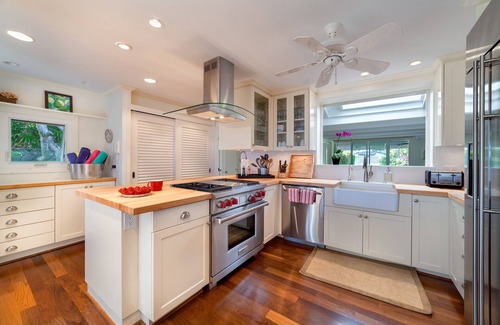 Eastern Honolulu House | Sunset View-Ocean Front - East Honolulu - Cottage Charmer!