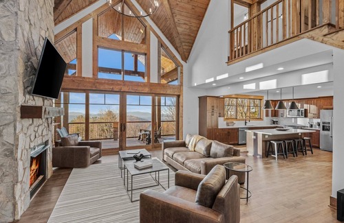 Elk Park Cabin | Sunset View Retreat at Eagles Nest - views, pets, near Winery