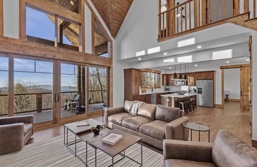 Elk Park Cabin | Sunset View Retreat at Eagles Nest - views, pets, near Winery