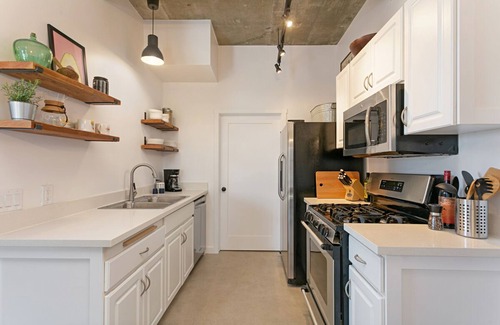 Vista House | Sunset Vista - 2BR/1BA, near Beaches, Legoland, great views!
