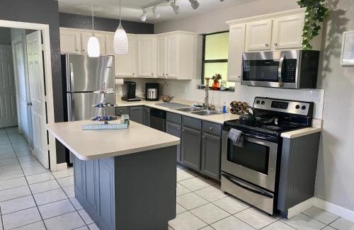 Cooper City House | Sunshine Acre 2B 2B King Master Suite, BIG Yard