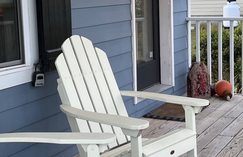 Kings Creek Landing House | Sunshine Baydream with community pool just outside Cape Charles