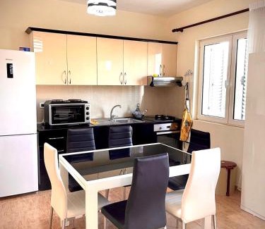 Velipoje Apartment | Sunshine beach apartment