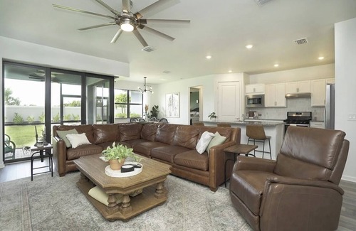 Naples House | Sunshine & Beach Vibes! Book now!