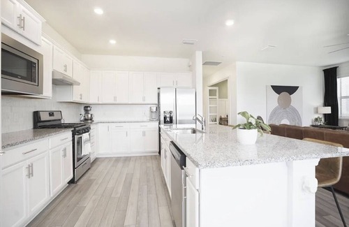 Naples House | Sunshine & Beach Vibes! Book now!