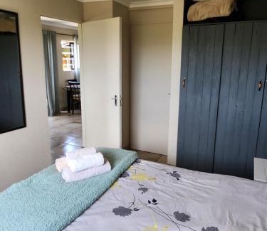 Hartbeespoort Ski Chalet | Sunshine Cottage