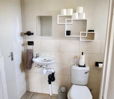Hartbeespoort Ski Chalet | Sunshine Cottage