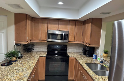 Palmer Ranch Villa | Sunshine Get Away! Pool, Beach & Fun! Near Siesta Key! King Size Bed!