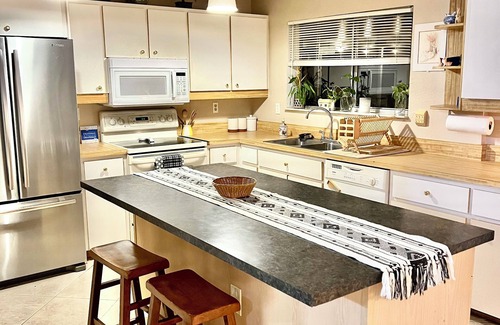 North Port House | Sunshine Hideawayn6 mins to Warm Mineral Springs