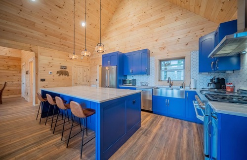 Fairview Cabin | Sunshine Hill - 4 Bedroom, 3.5 Bath - Hot Tub, Arcade - 20 min to Asheville