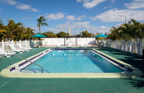 South Venice Hotel | Sunshine Inn & Suites Venice, Florida