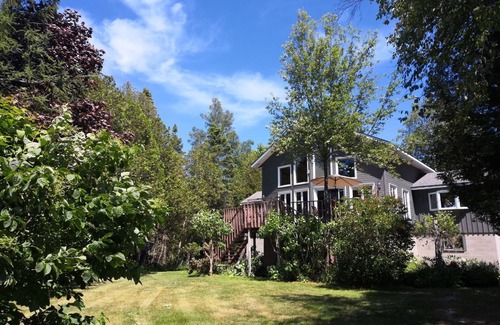 Northern Bruce Peninsula House | Sunshine Lake Huron Water Front Cottage