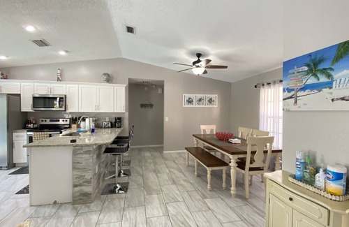 Bradenton House | Sunshine Oasis with heated Saltwater pool