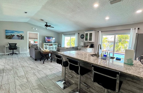 Bradenton House | Sunshine Oasis with heated Saltwater pool