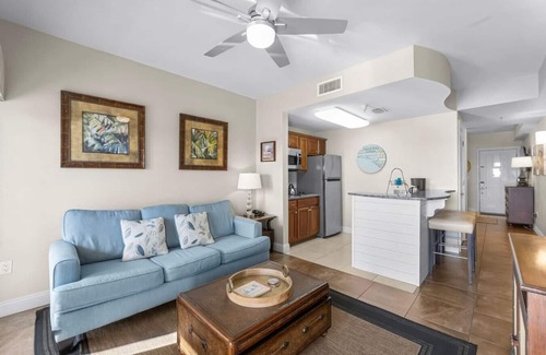 Sunnyside Apartment | Sunshine On My Mind ~ Lake Front! ~ 7 min to 30A!