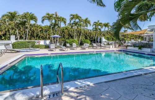 Marco Island Apartment | Sunshine on My Shoulders