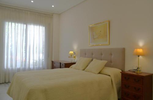 Distrito Centro Apartment | Sunshine Patio del Circulo