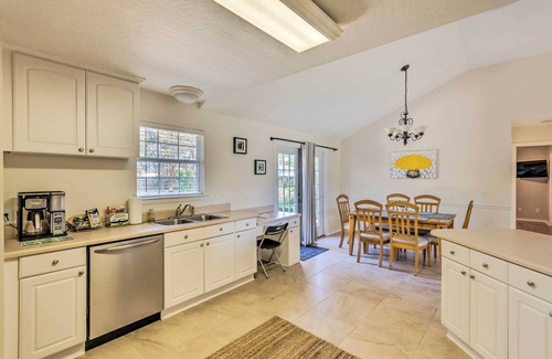 Navarre House | Sunshine State Escape: 3 Mi to Navarre Beach!