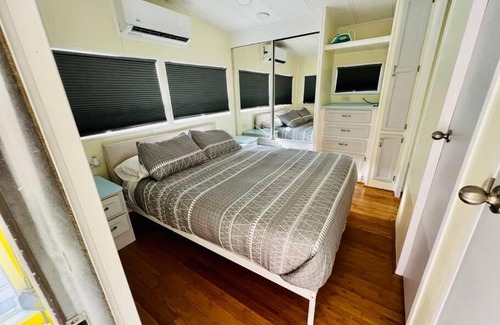Southgate House | Sunshine Tiny Home Pinecraft