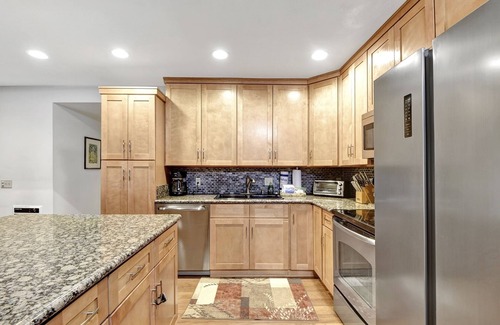 Mammoth Lakes Condo | Sunshine Village 148: Near Eagle Lodge & Sierra Star Golf