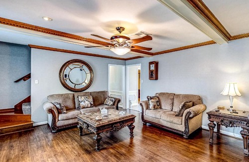 Houston House | Sunstone Vista