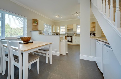Rustington House | Super 5 Bedroom Family Friendly Retreat Rustington