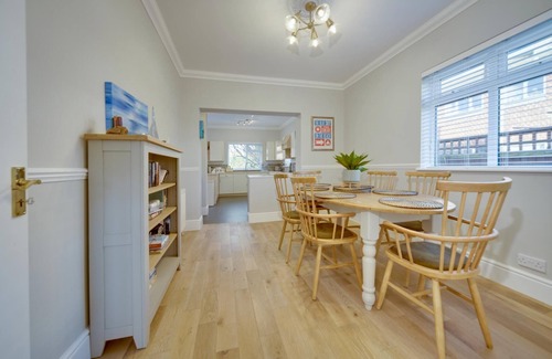 Rustington House | Super 5 Bedroom Family Friendly Retreat Rustington