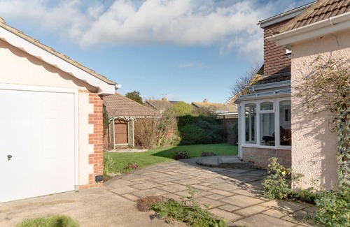 Rustington House | Super 5 Bedroom Family Friendly Retreat Rustington